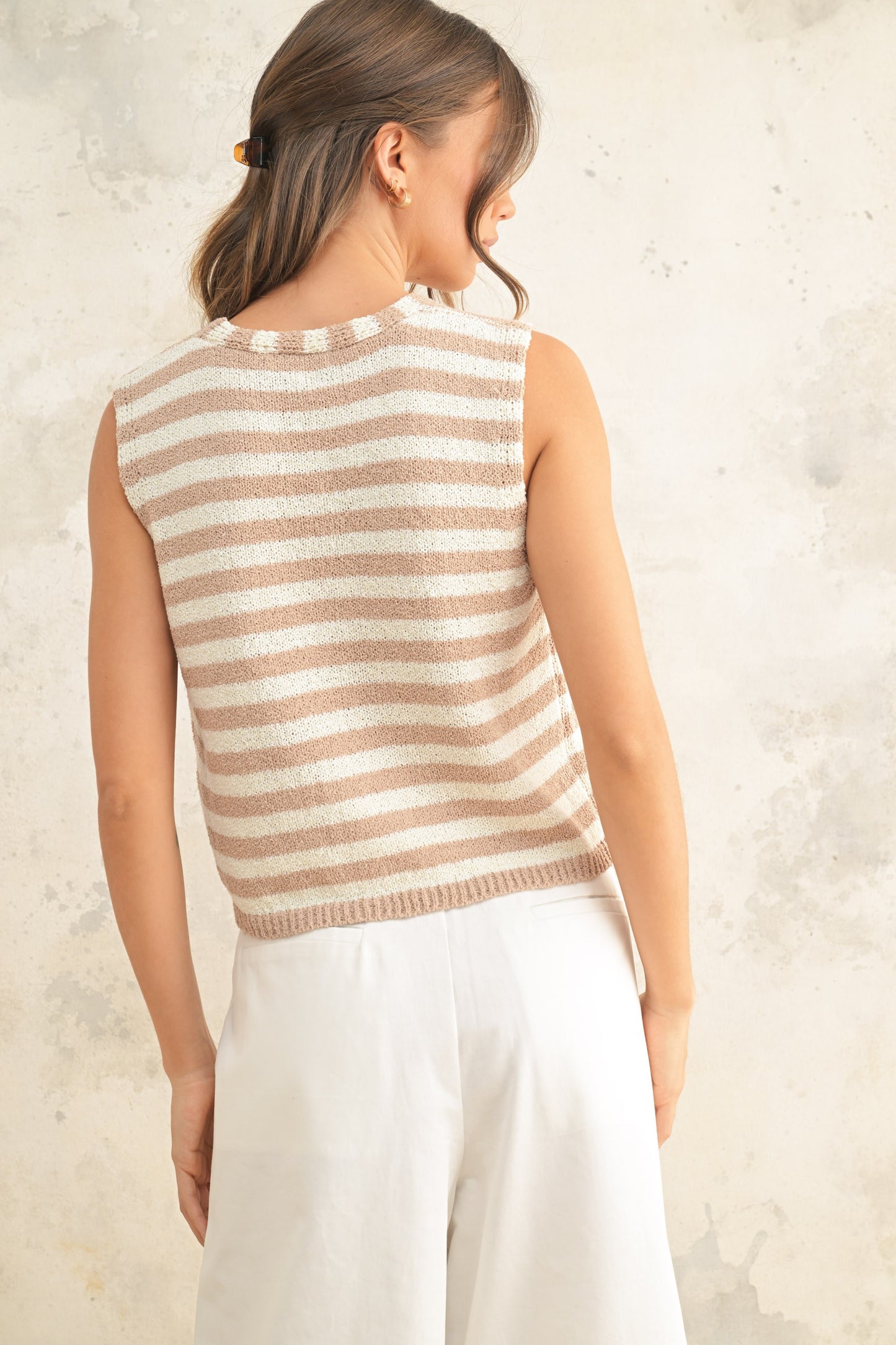 Tan/White Hook and Eye Closure Ves