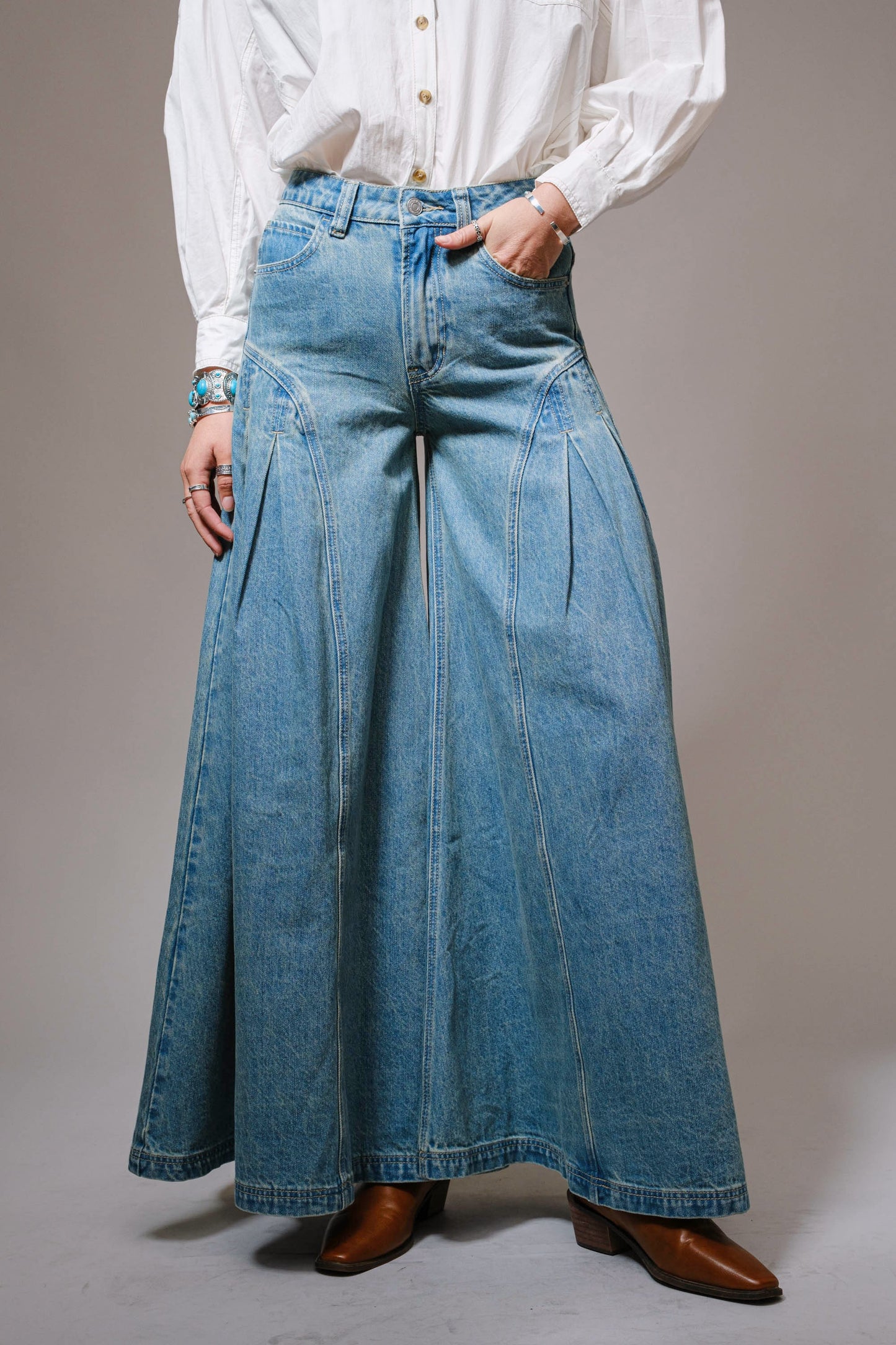 Pleated Wide Leg Denim Jeans
