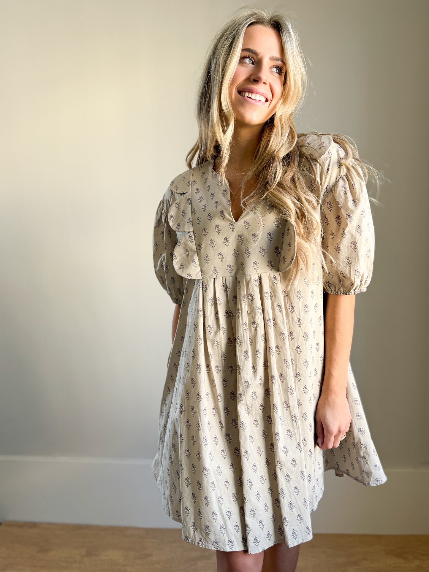 Taupe Floral Print Short Sleeve v-neck Mini Dress