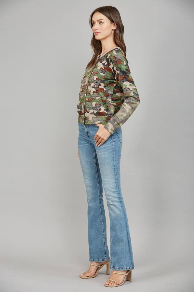 CAMO PRINT FRONT BUTTON CLOSURE CARDIGAN