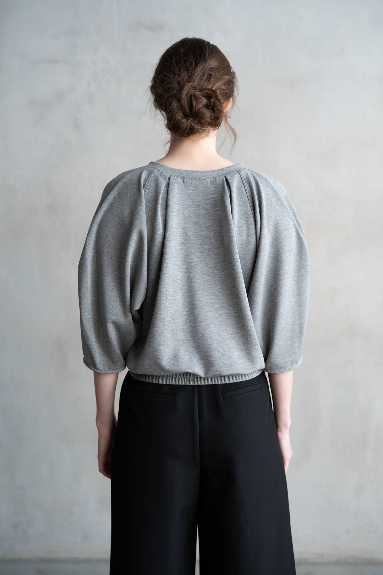 COMFY STRETCH PULLOVER TOP