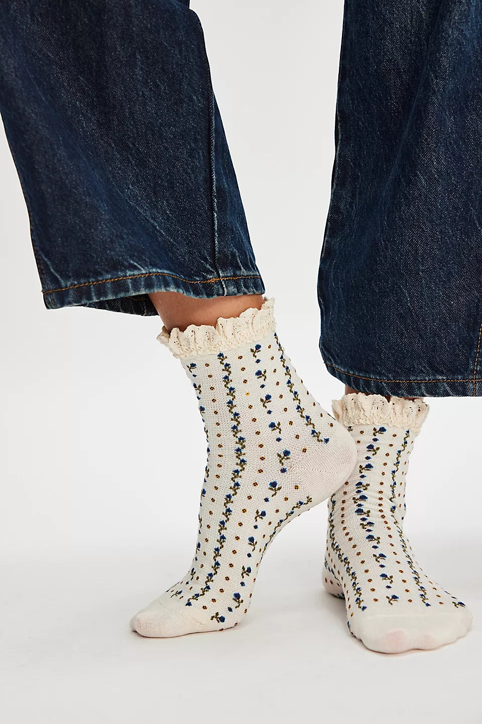 Rosebud Waffle Knit Ankle Sock - Ivory