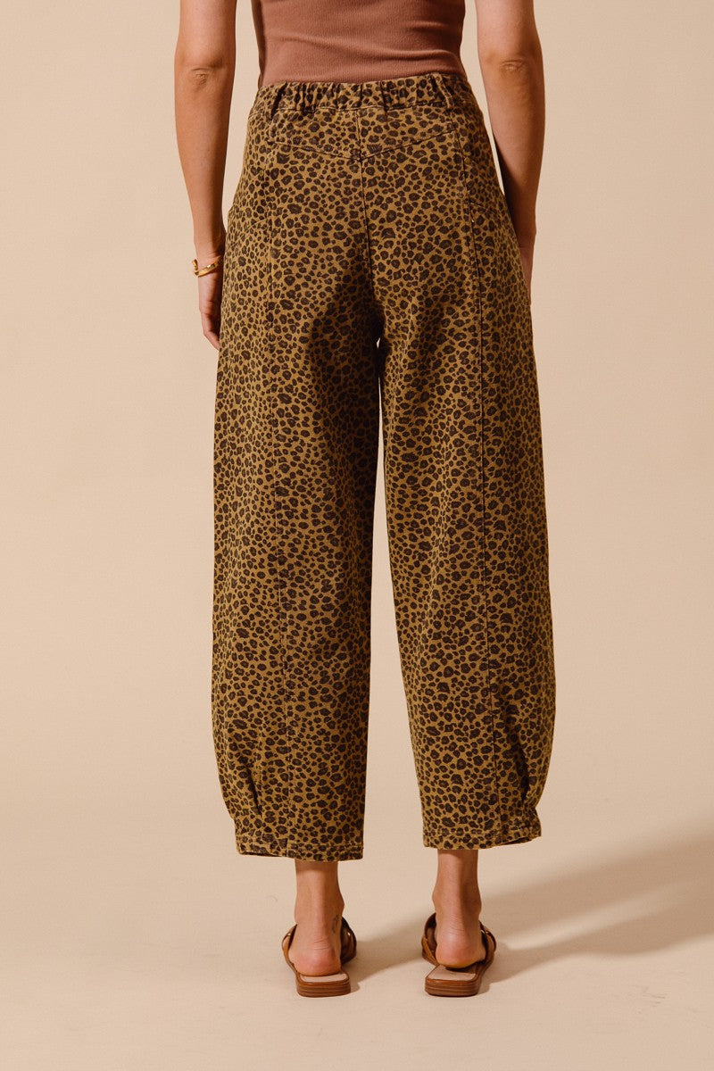 Leopard Print Mide Rise Barrel Jean