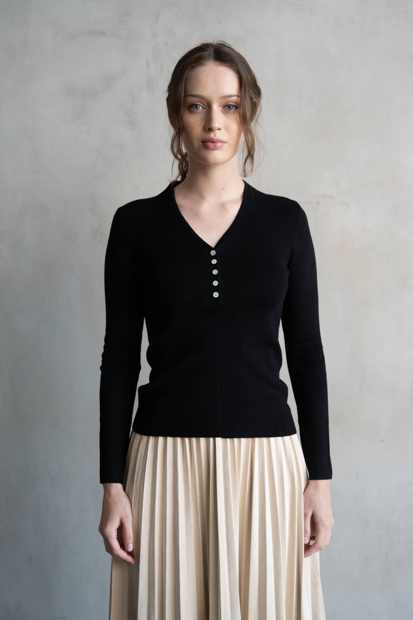V NECK BUTTON CLOSURE KNIT TOP