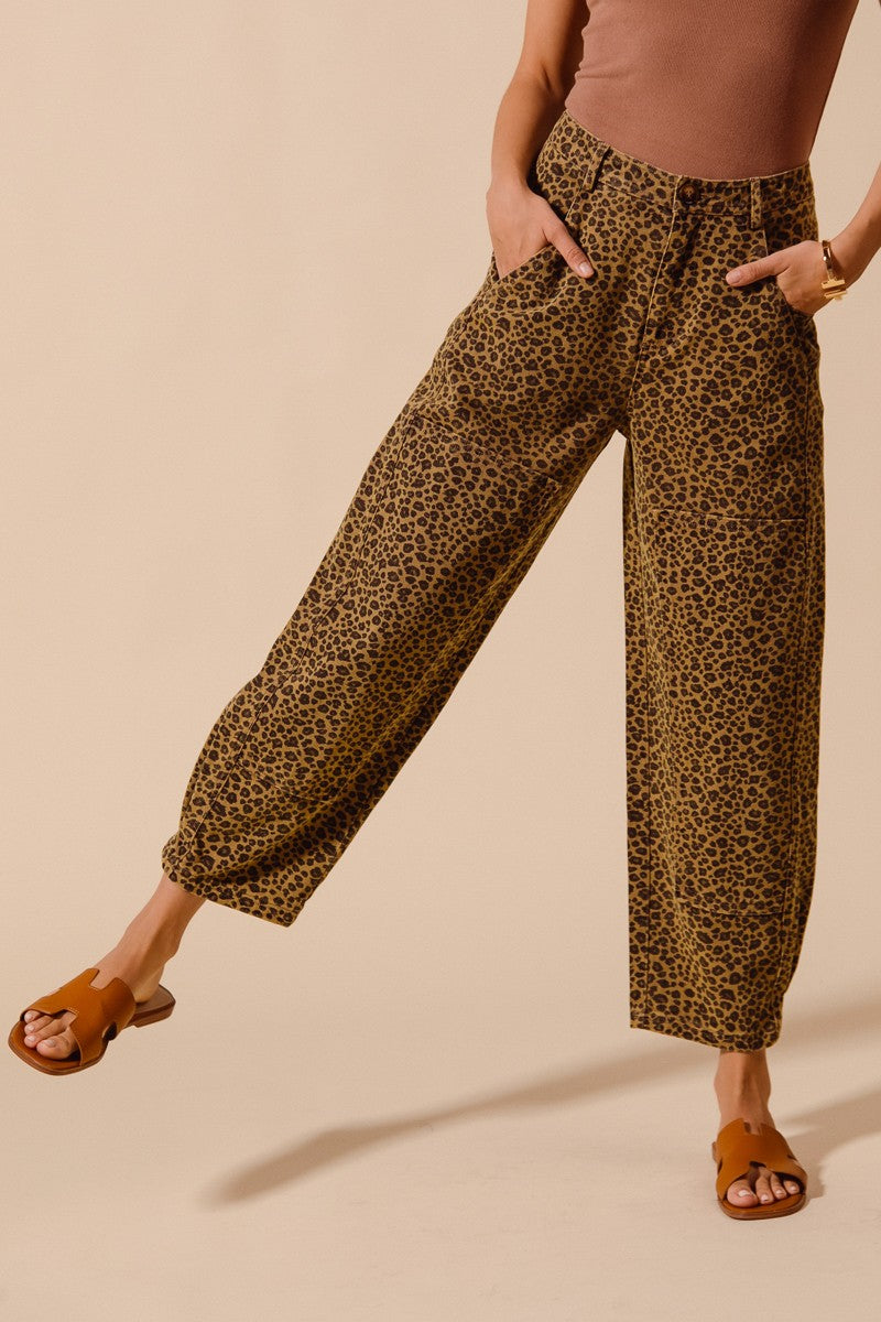 Leopard Print Mide Rise Barrel Jean