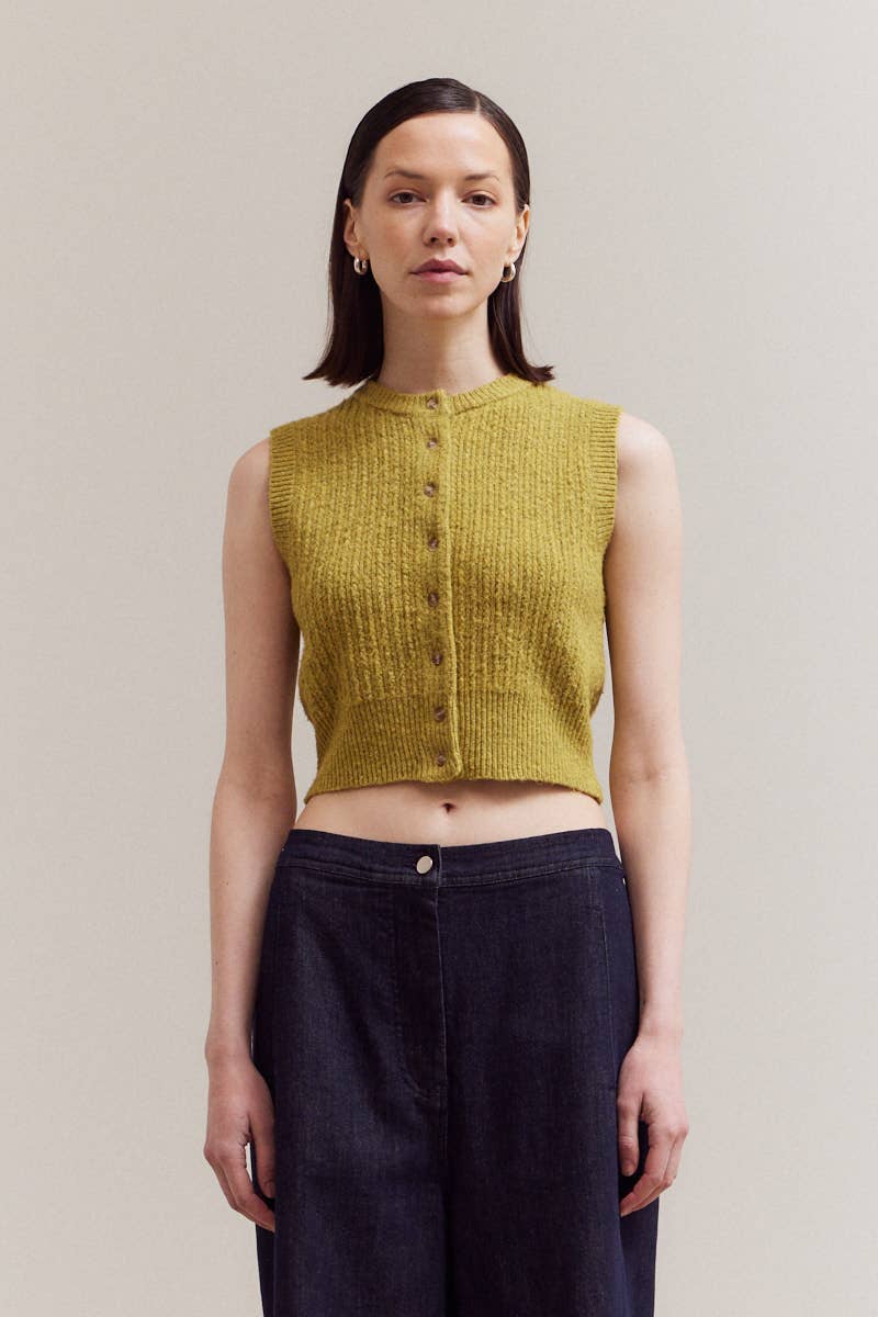 Citron - FITTED BUTTON UP SLEEVELESS TOP