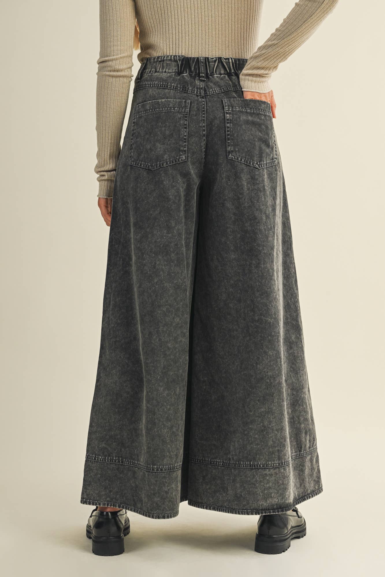 ULTRA WIDE LEG CARPENTER PANTS