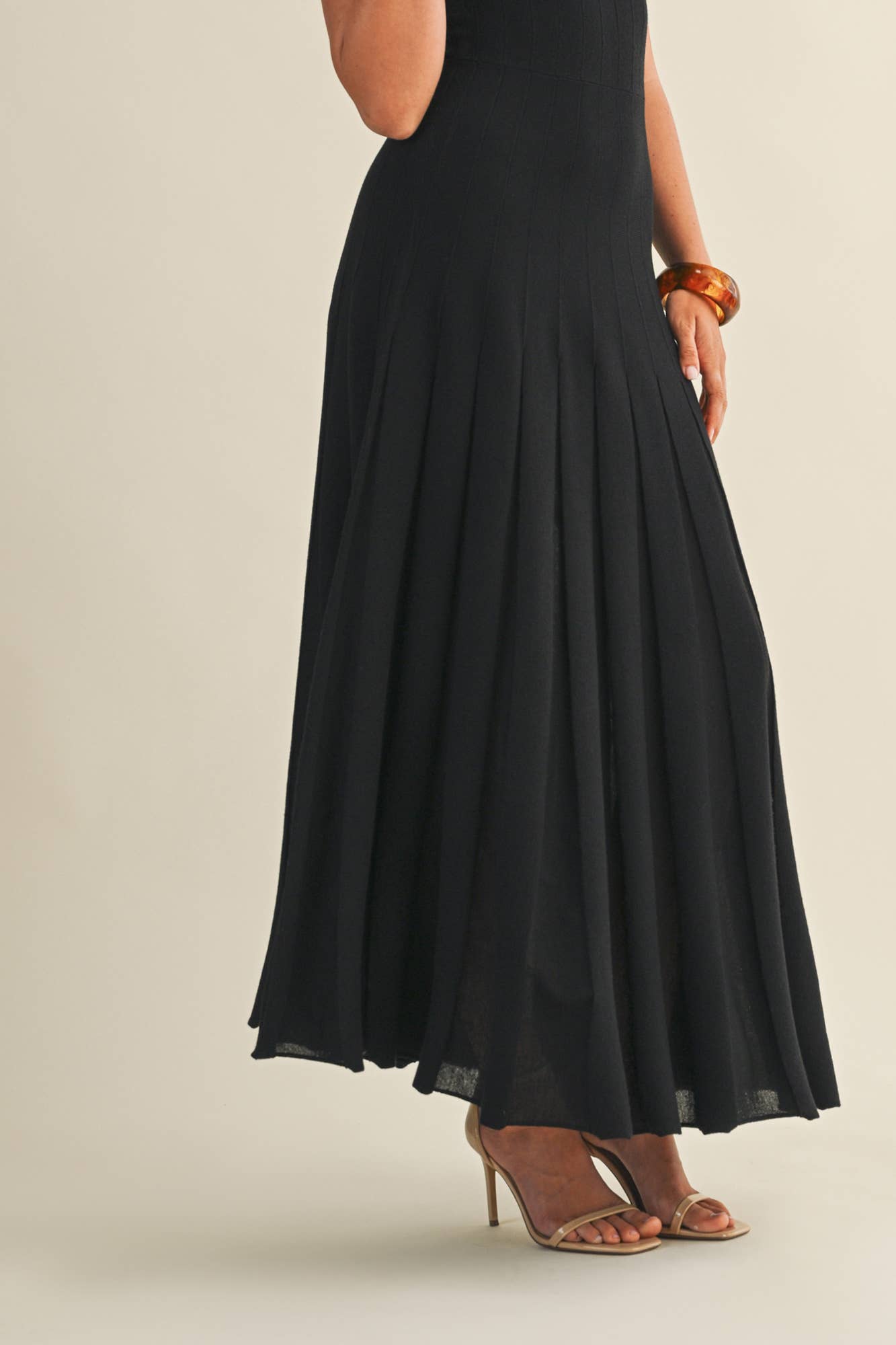 SLEEVELESS FLARE SWEATER DRESS