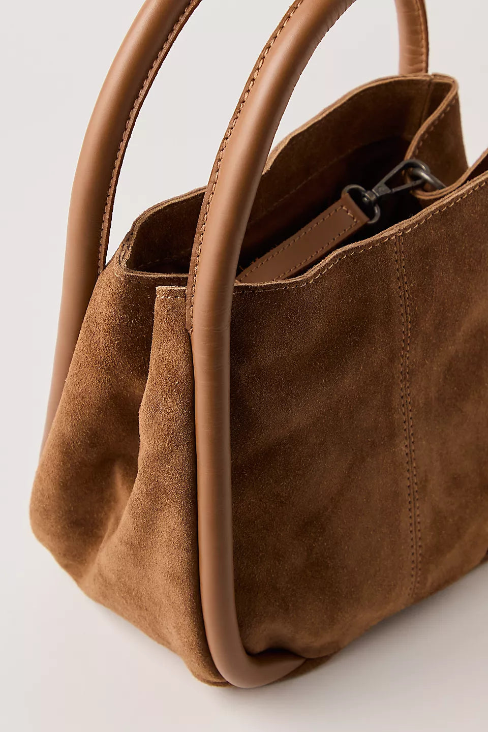 Barlow Bucket Bag - Cognac